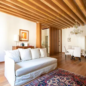 https://calle-teatro-vecchio-venezia.hotelslidodijesolo.com
