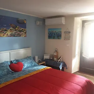 https://viky-house.taorminaitalyhotels.com
